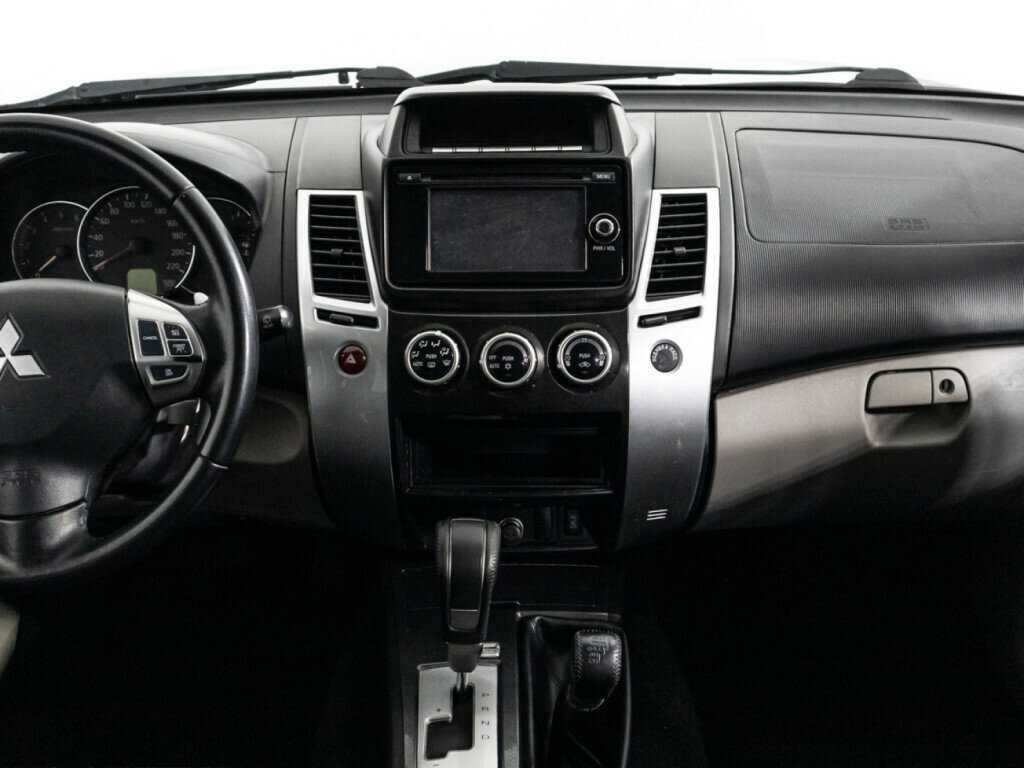 Mitsubishi Pajero Sport 2014 года с пробегом. Фото: #13