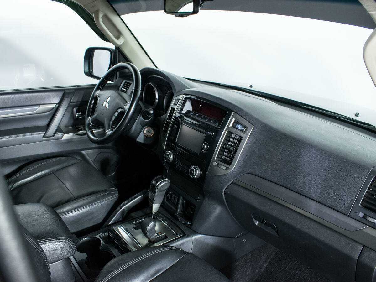 Mitsubishi Pajero 2014 года с пробегом. Фото: #5