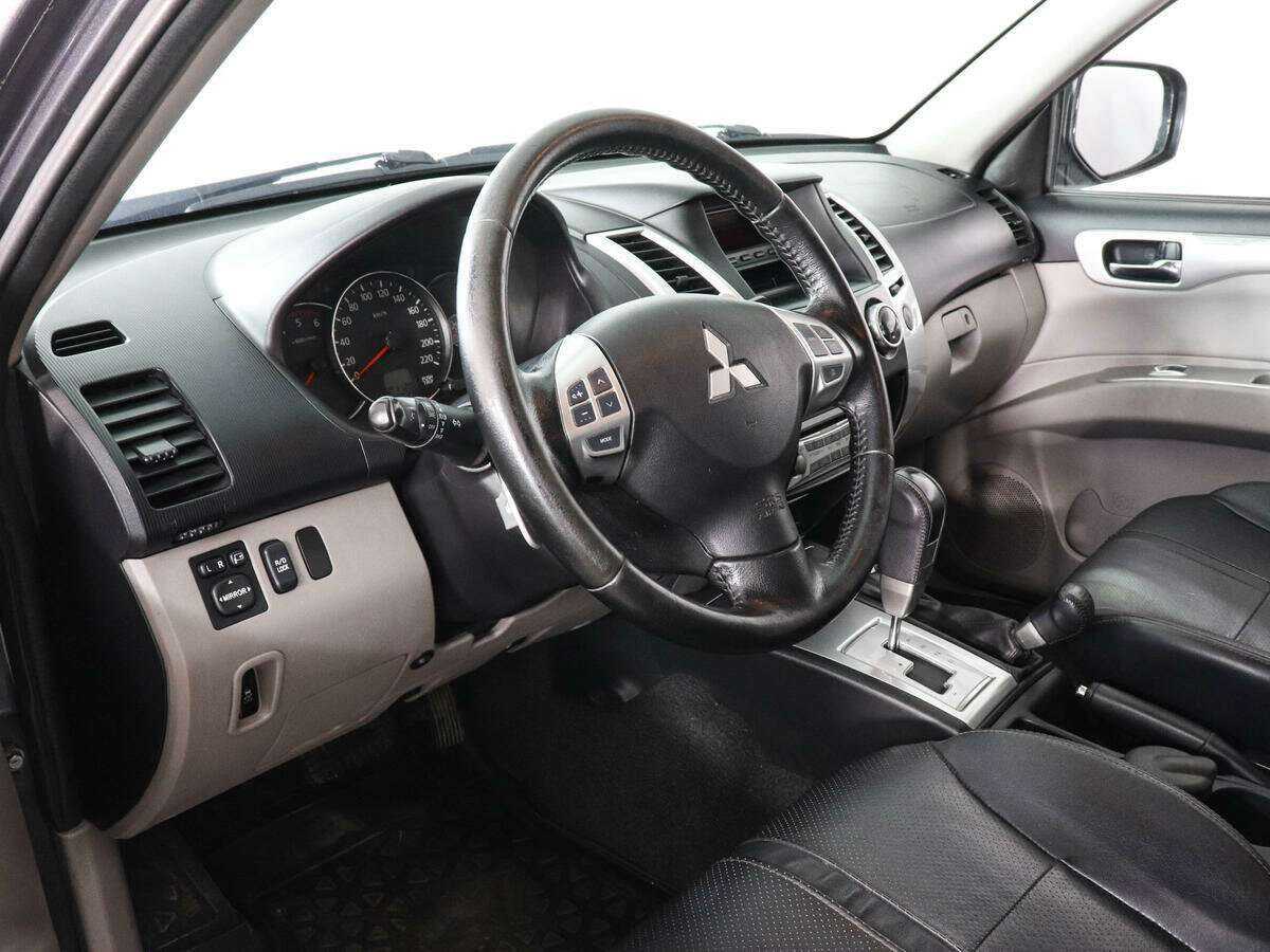 Mitsubishi Pajero Sport 2012 года с пробегом. Фото: #8
