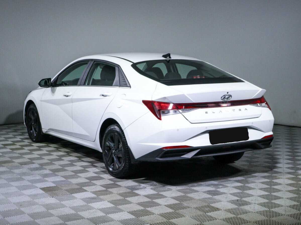 Hyundai Elantra 2021 года с пробегом. Фото: #6