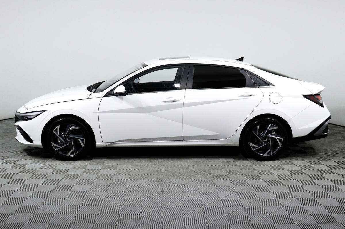 Hyundai Elantra 2023 года с пробегом. Фото: #7