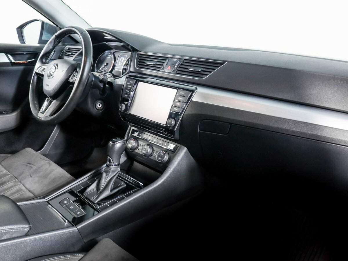 Skoda Superb 2017 года с пробегом. Фото: #5