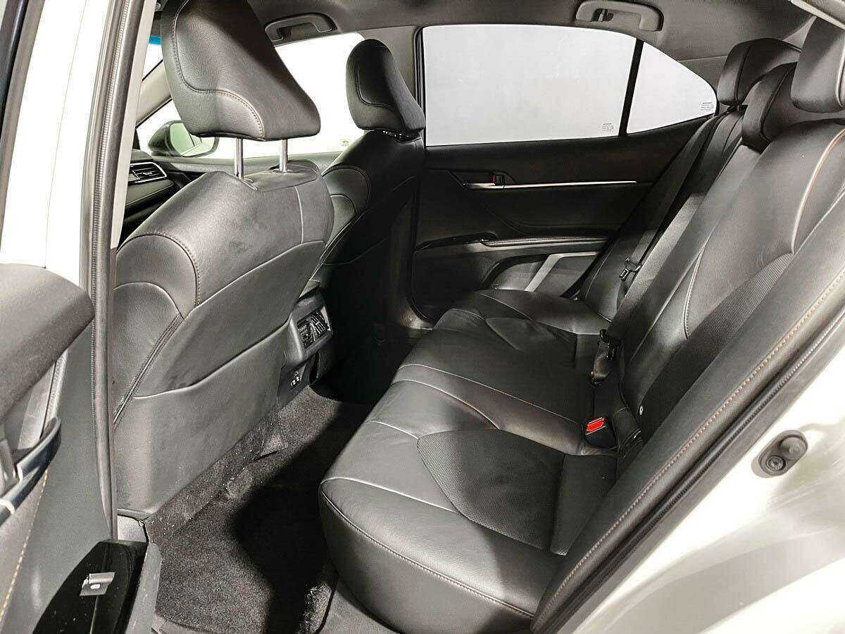 Toyota Camry 2018 года с пробегом. Фото: #9