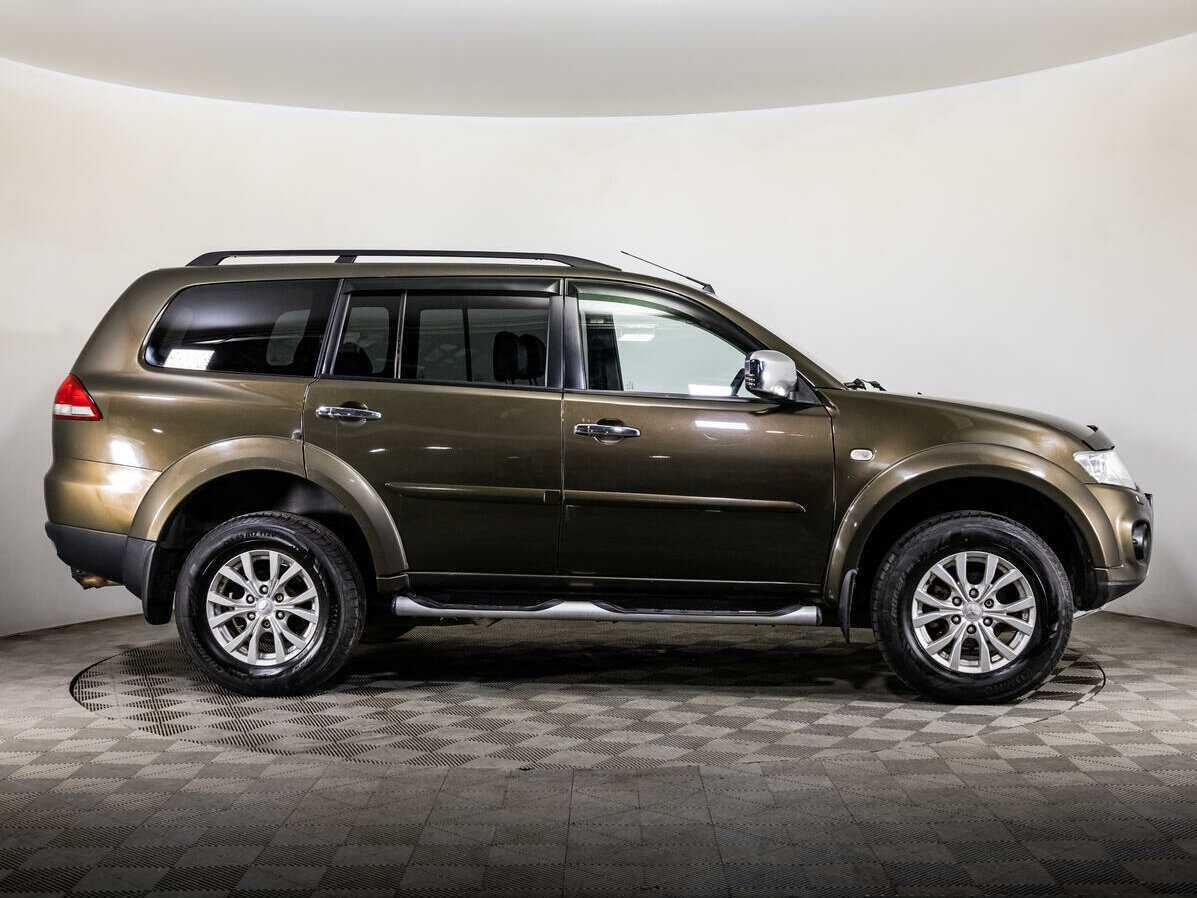 Mitsubishi Pajero Sport 2015 года с пробегом. Фото: #3