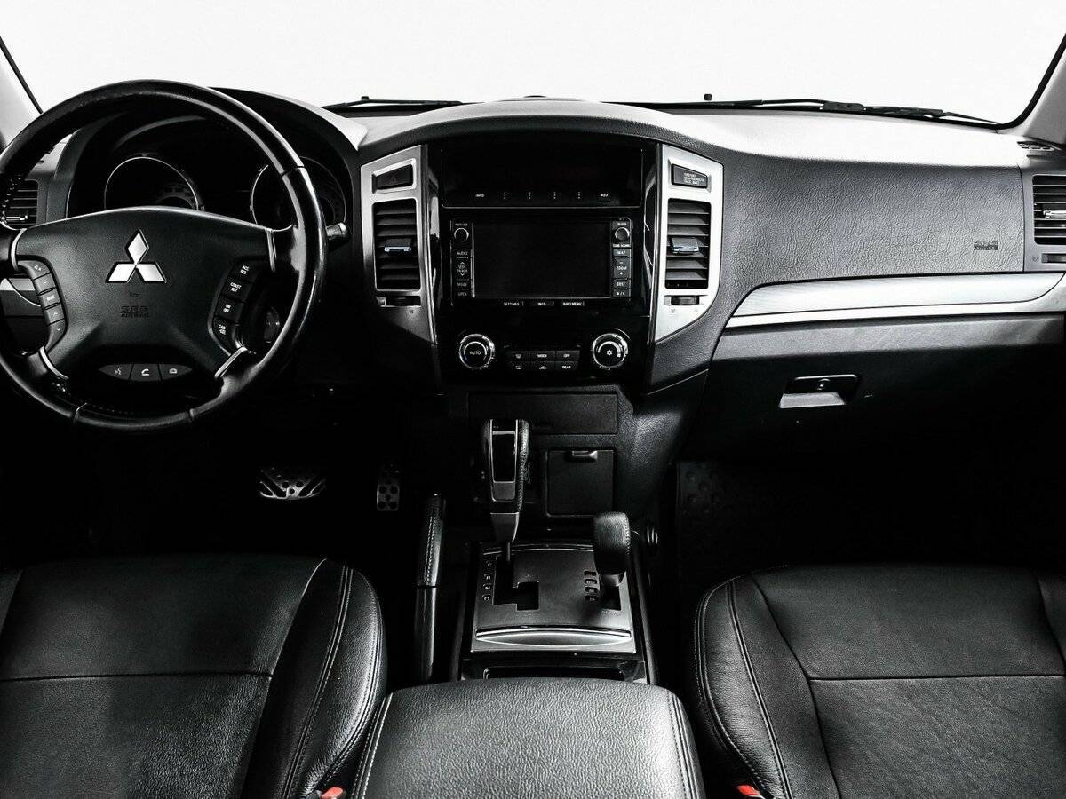 Mitsubishi Pajero 2015 года с пробегом. Фото: #10