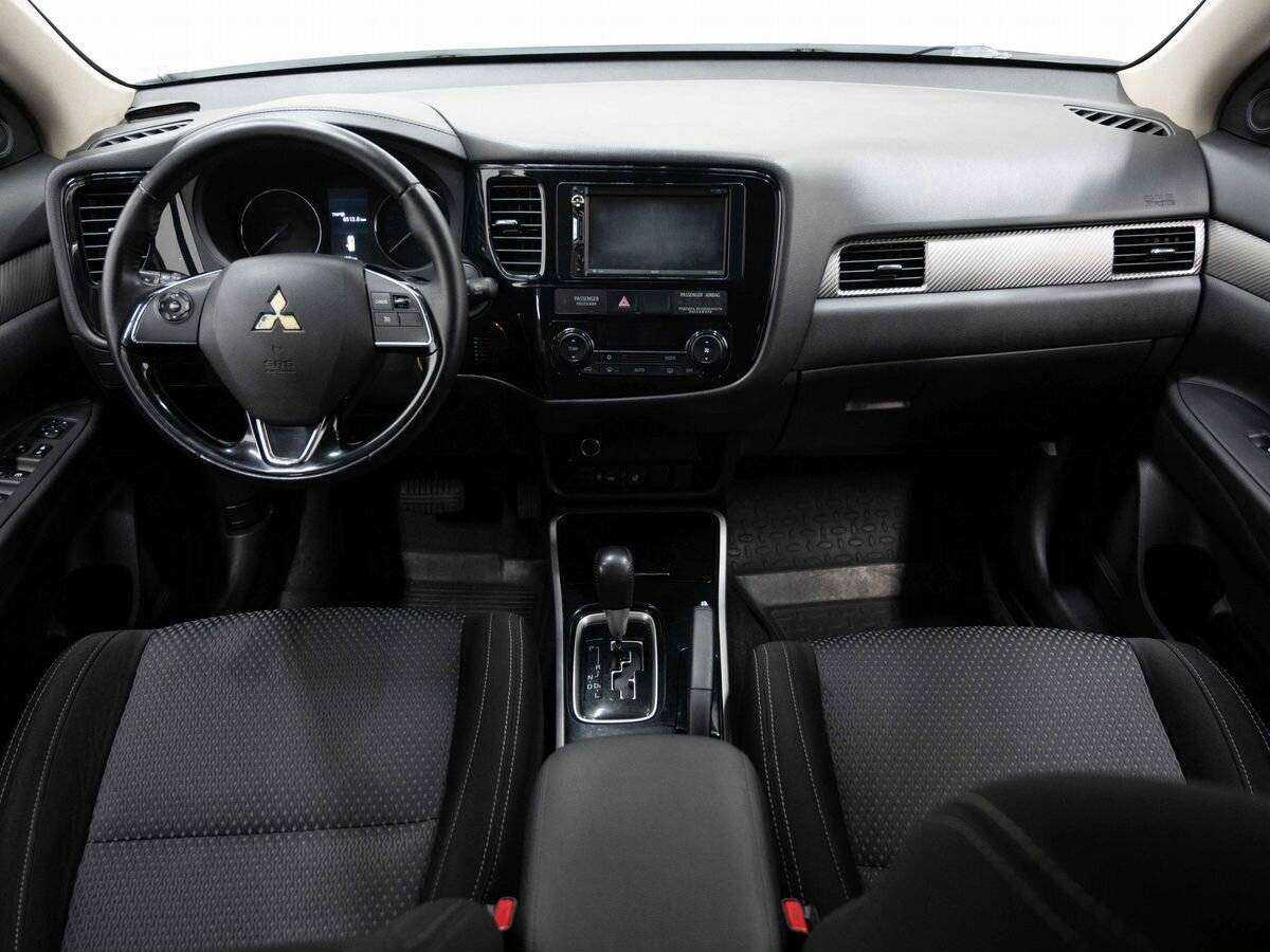 Mitsubishi Outlander 2017 года с пробегом. Фото: #12