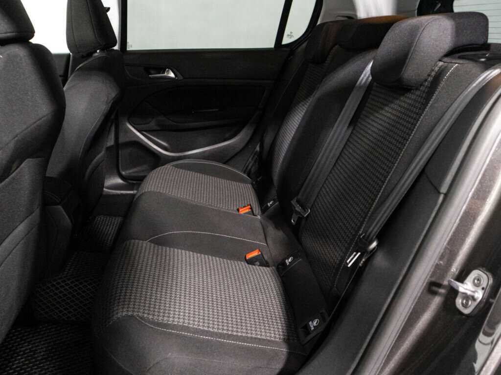 Peugeot 308 2018 года с пробегом. Фото: #9