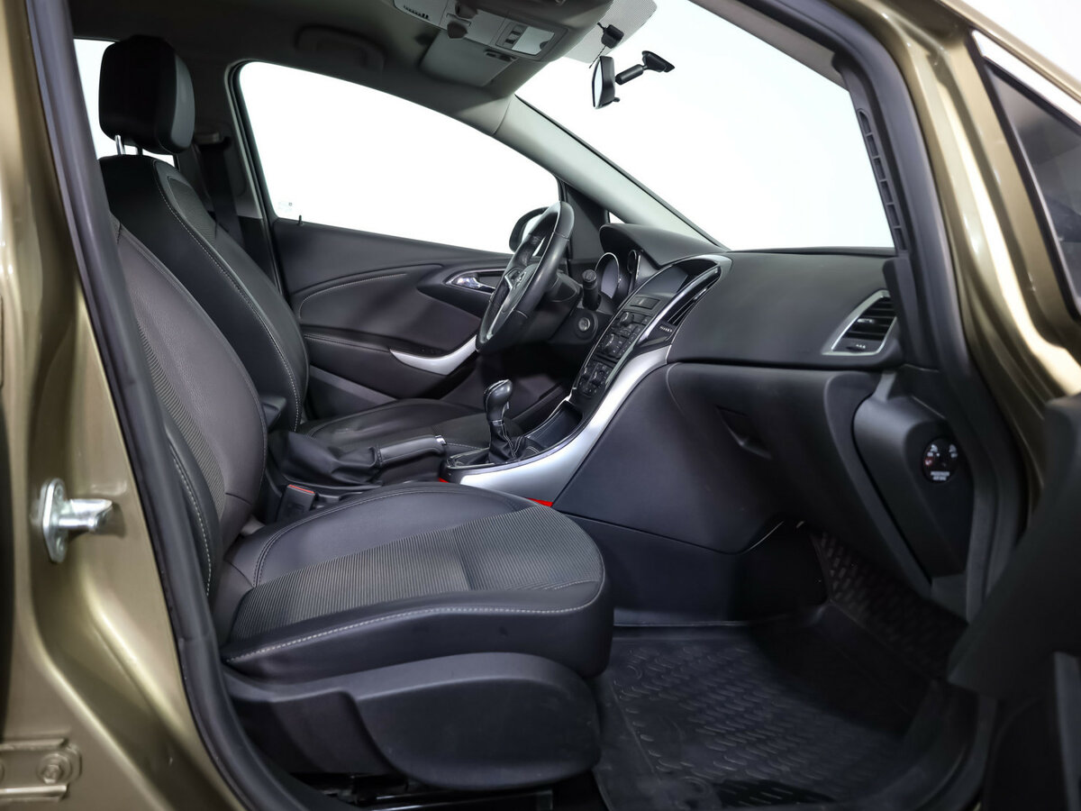 Opel Astra 2012 года с пробегом. Фото: #16