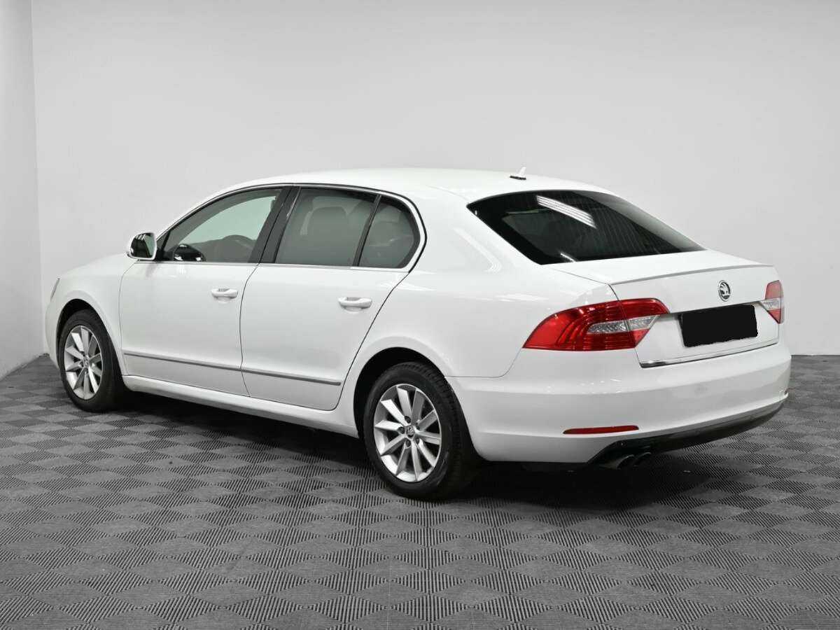 Skoda Superb 2013 года с пробегом. Фото: #3