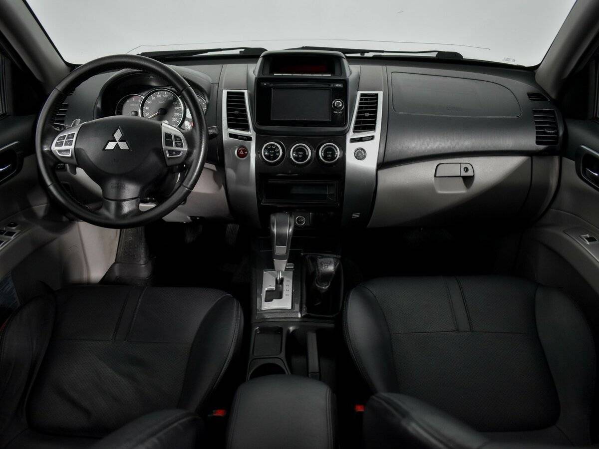 Mitsubishi Pajero Sport 2015 года с пробегом. Фото: #9