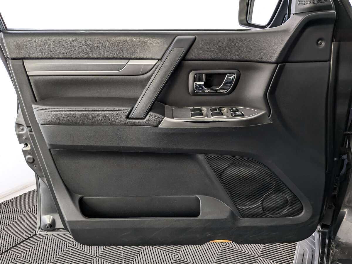 Mitsubishi Pajero 2013 года с пробегом. Фото: #18