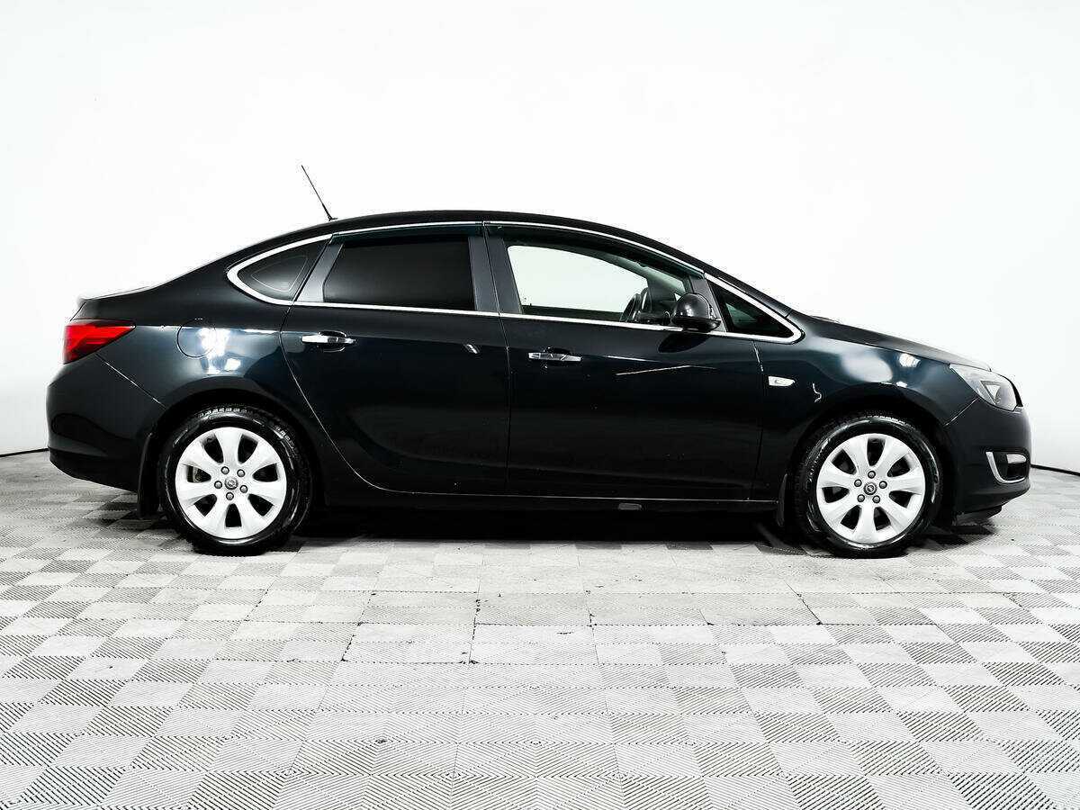 Opel Astra 2013 года с пробегом. Фото: #3