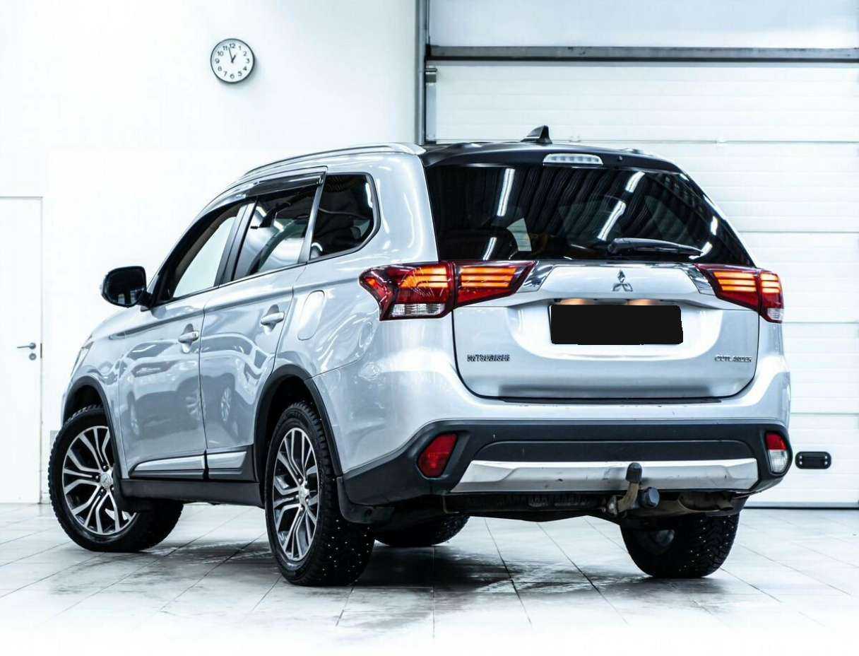 Mitsubishi Outlander 2017 года с пробегом. Фото: #3