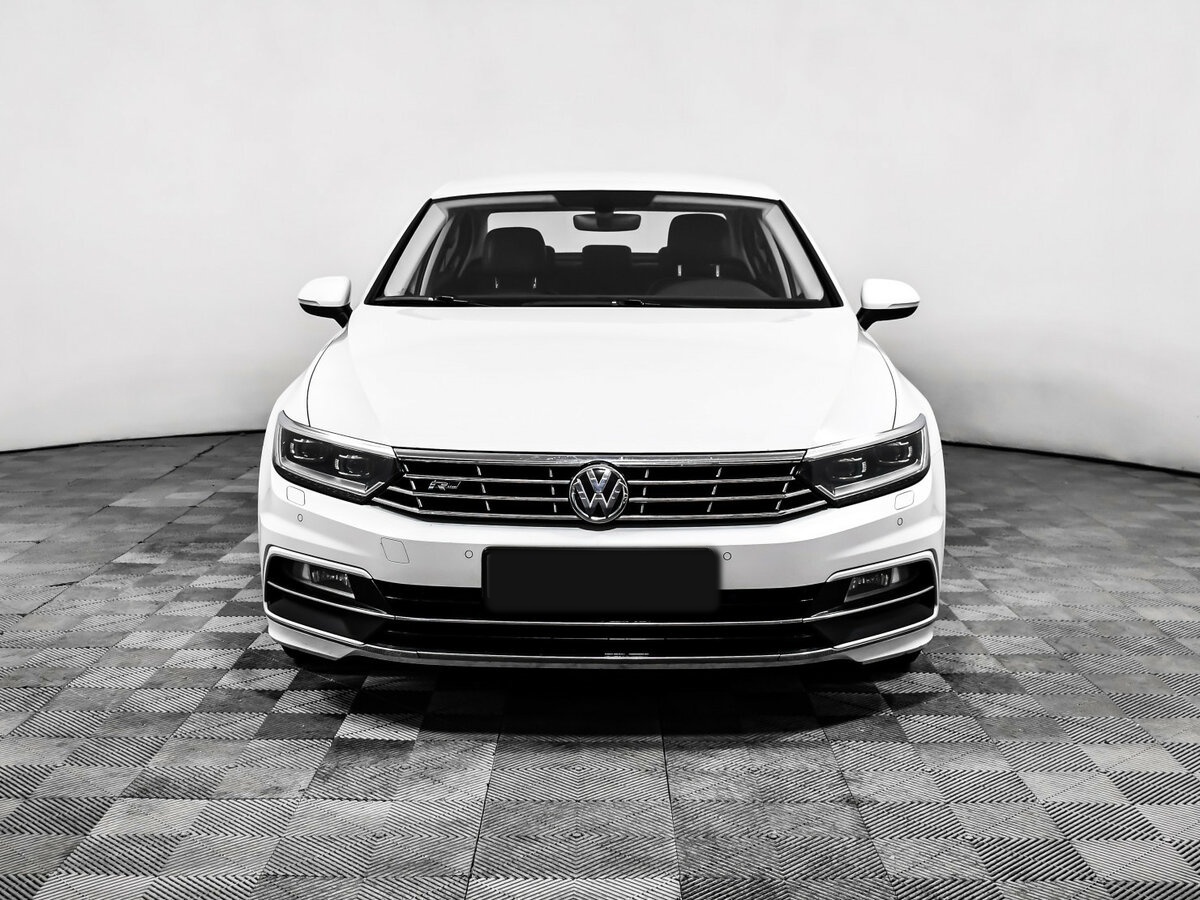 Volkswagen Passat 2018 года с пробегом. Фото: #1
