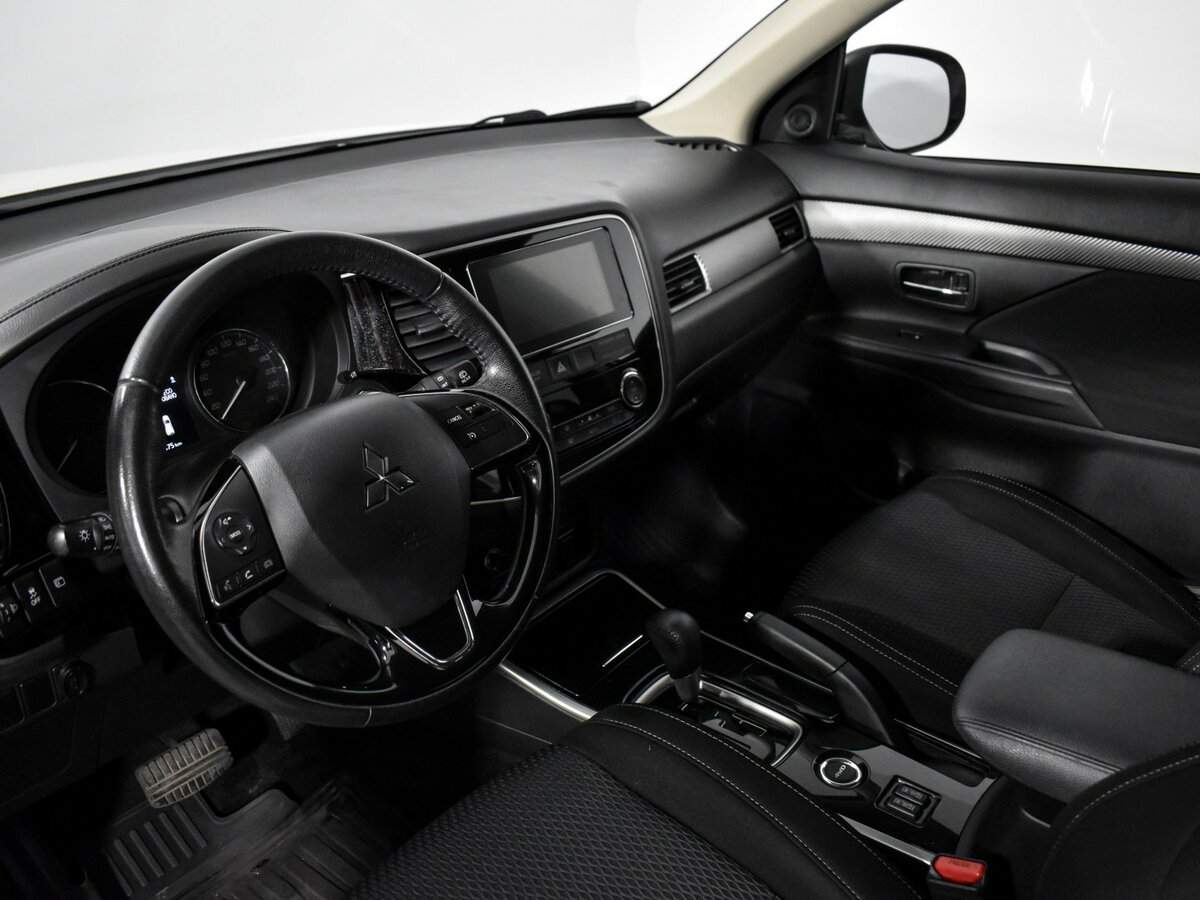 Mitsubishi Outlander 2018 года с пробегом. Фото: #8