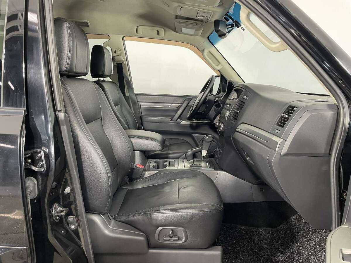 Mitsubishi Pajero 2012 года с пробегом. Фото: #11