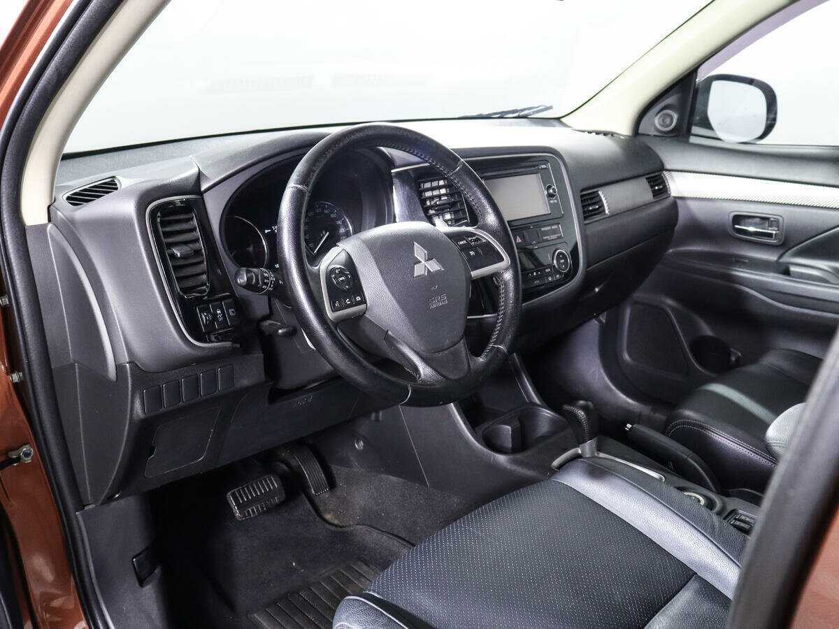 Mitsubishi Outlander 2012 года с пробегом. Фото: #13