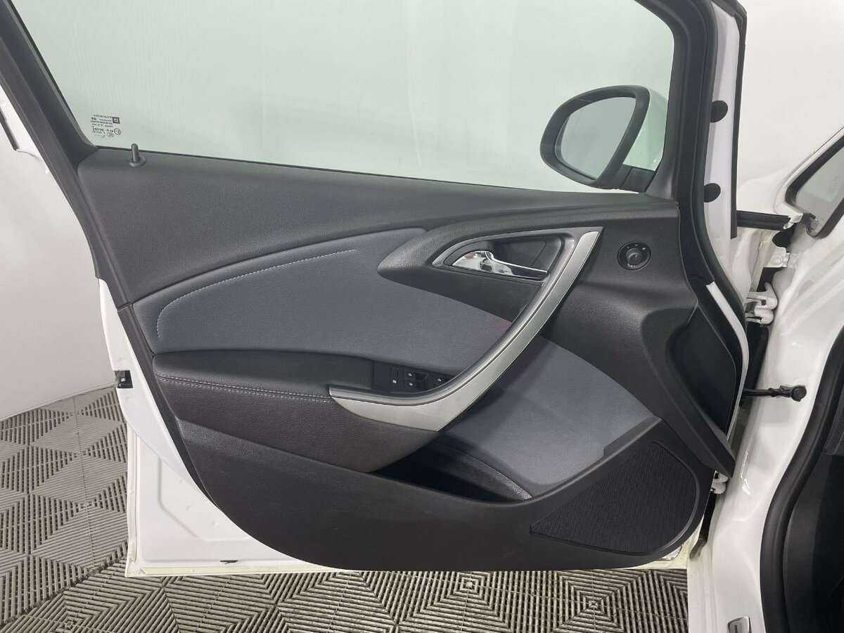 Opel Astra 2013 года с пробегом. Фото: #7