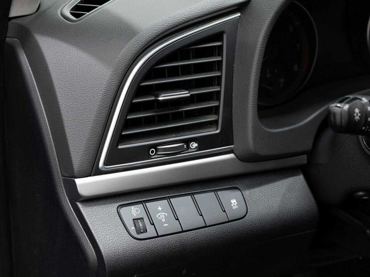 Hyundai Elantra 2017 года с пробегом. Фото: #14