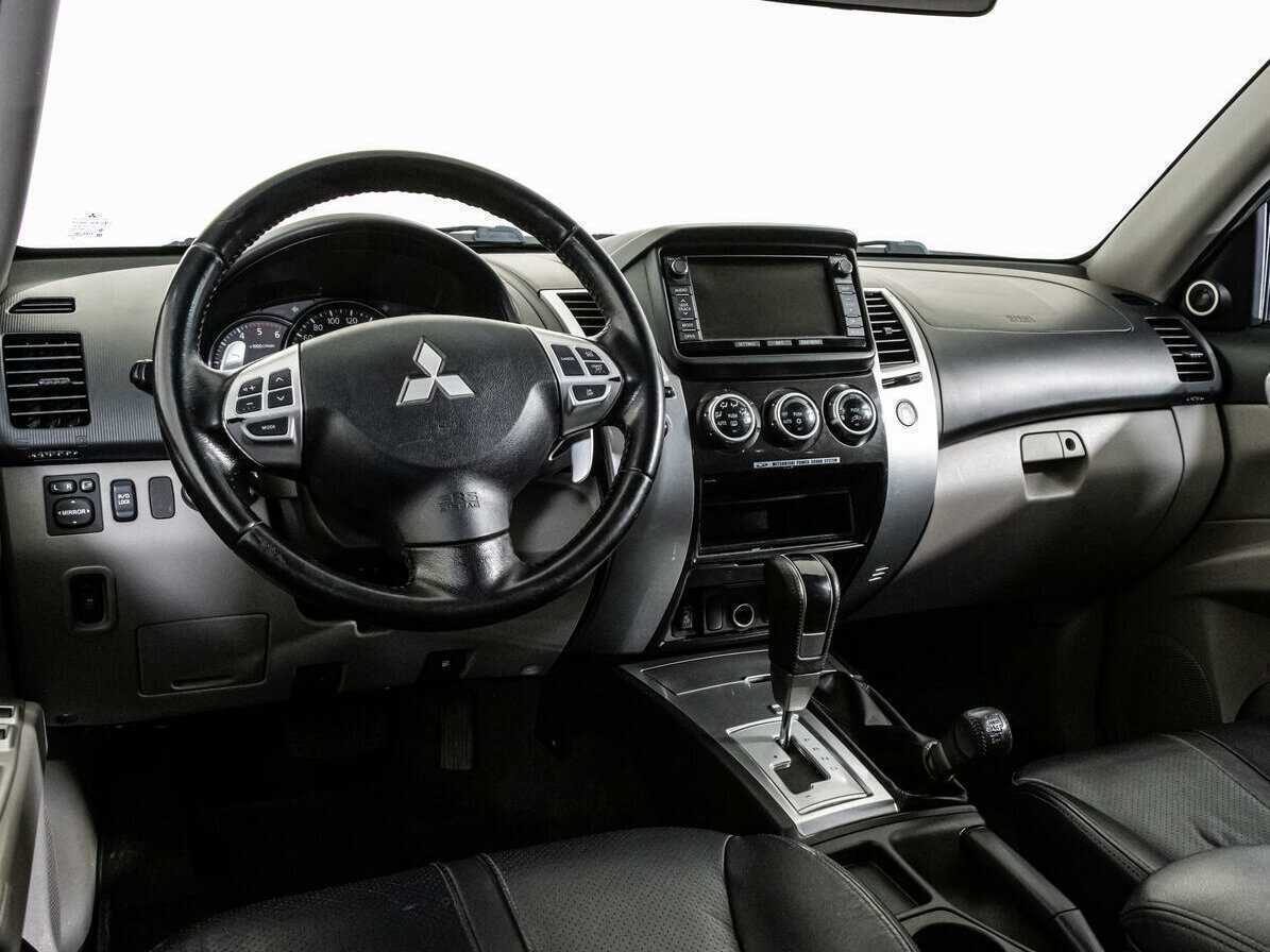 Mitsubishi Pajero Sport 2013 года с пробегом. Фото: #10