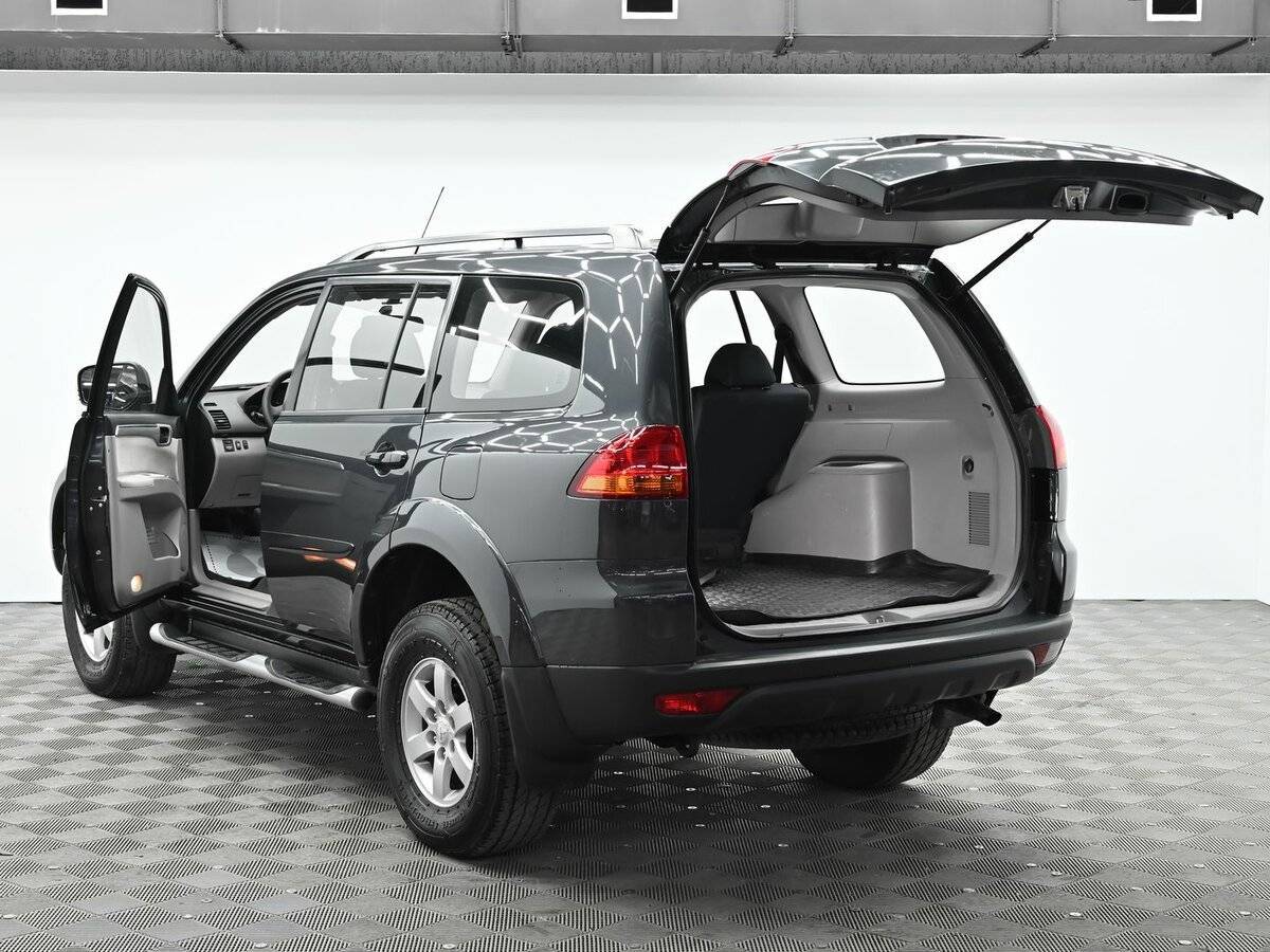 Mitsubishi Pajero Sport 2012 года с пробегом. Фото: #4