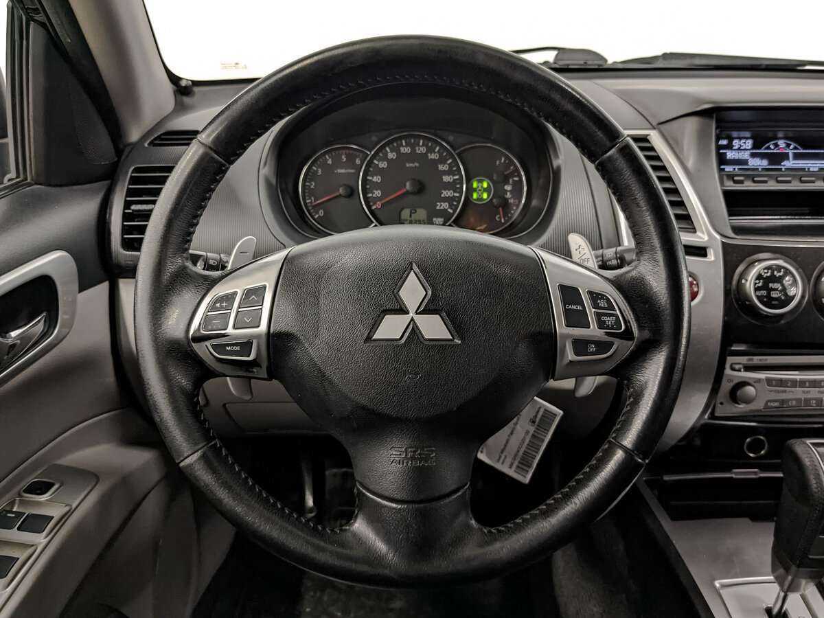 Mitsubishi Pajero Sport 2012 года с пробегом. Фото: #17