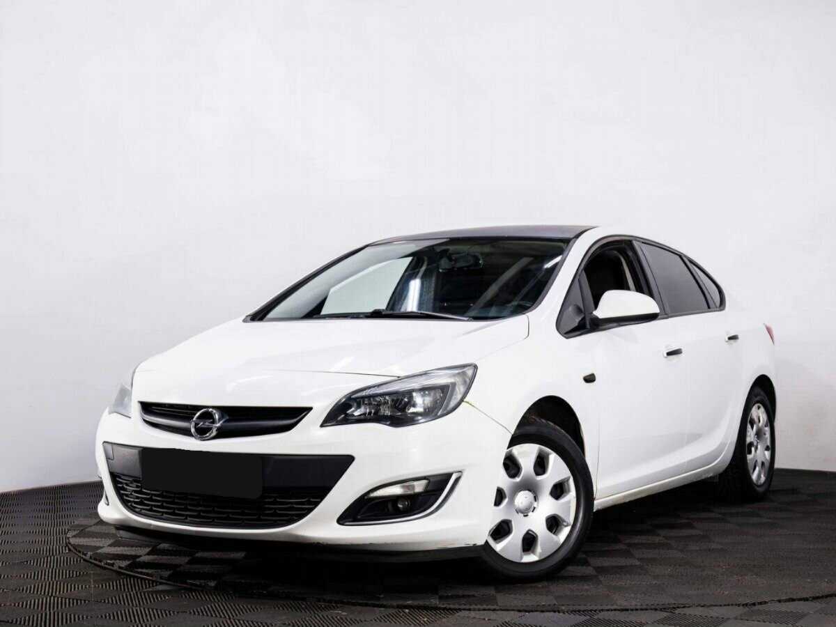 Opel Astra 2013 года с пробегом. Посмотреть фото