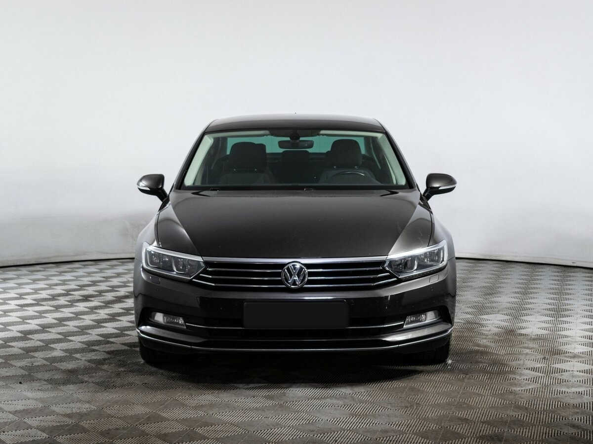 Volkswagen Passat 2017 года с пробегом. Фото: #1
