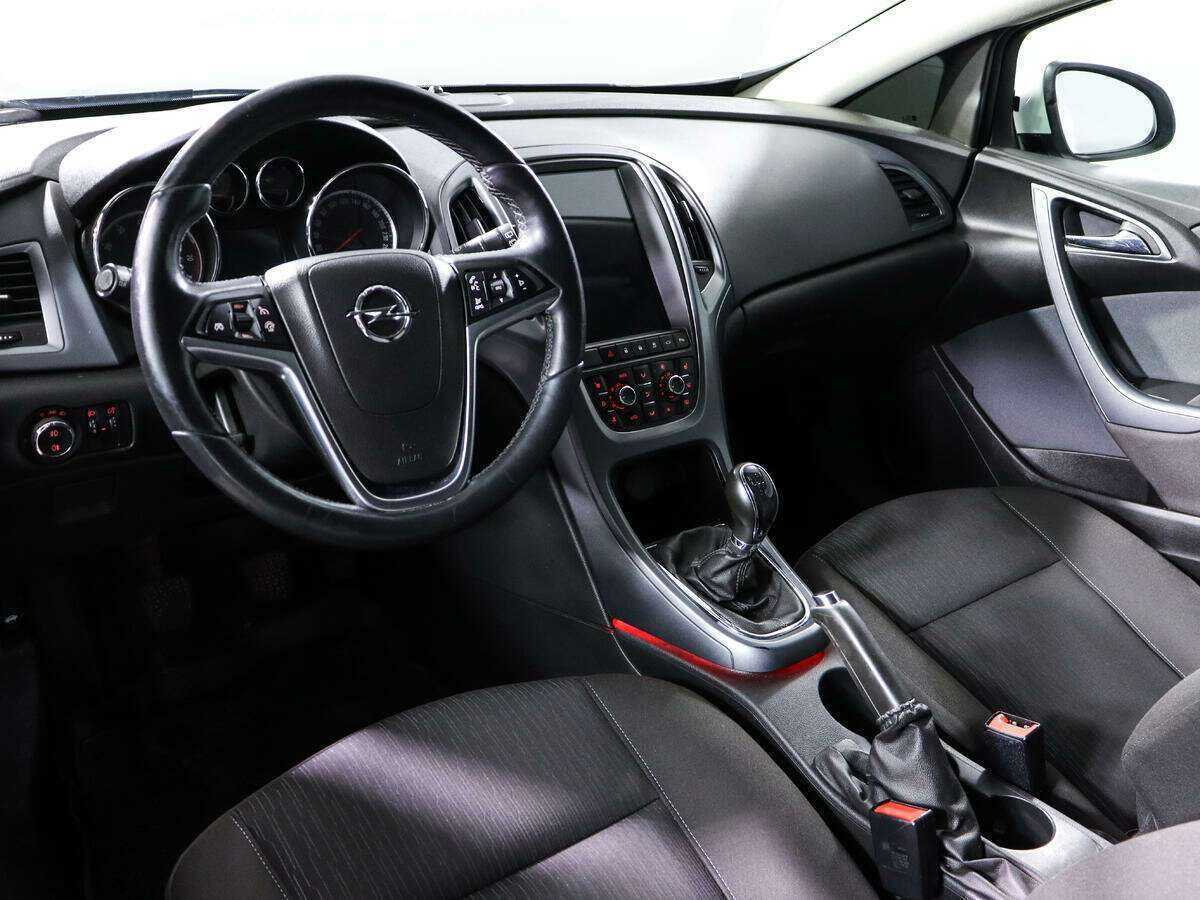 Opel Astra 2013 года с пробегом. Фото: #13