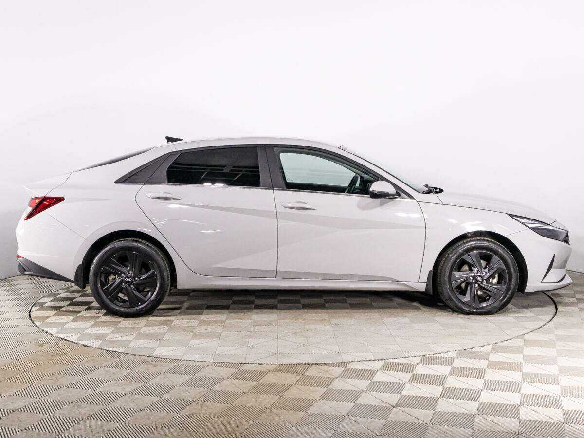 Hyundai Elantra 2021 года с пробегом. Фото: #3