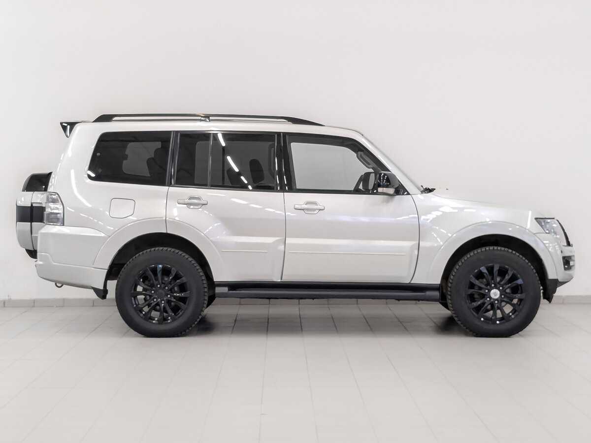 Mitsubishi Pajero 2019 года с пробегом. Фото: #3