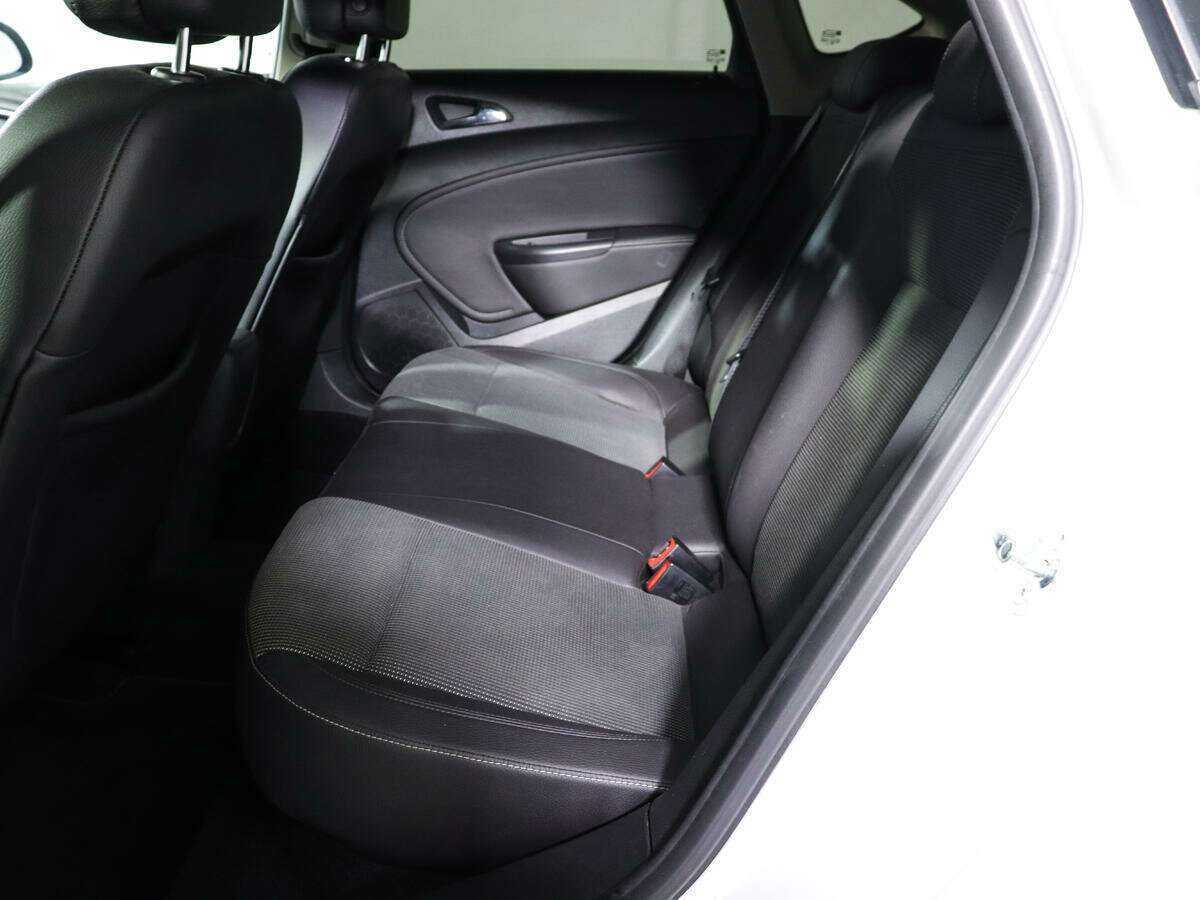 Opel Astra 2013 года с пробегом. Фото: #9