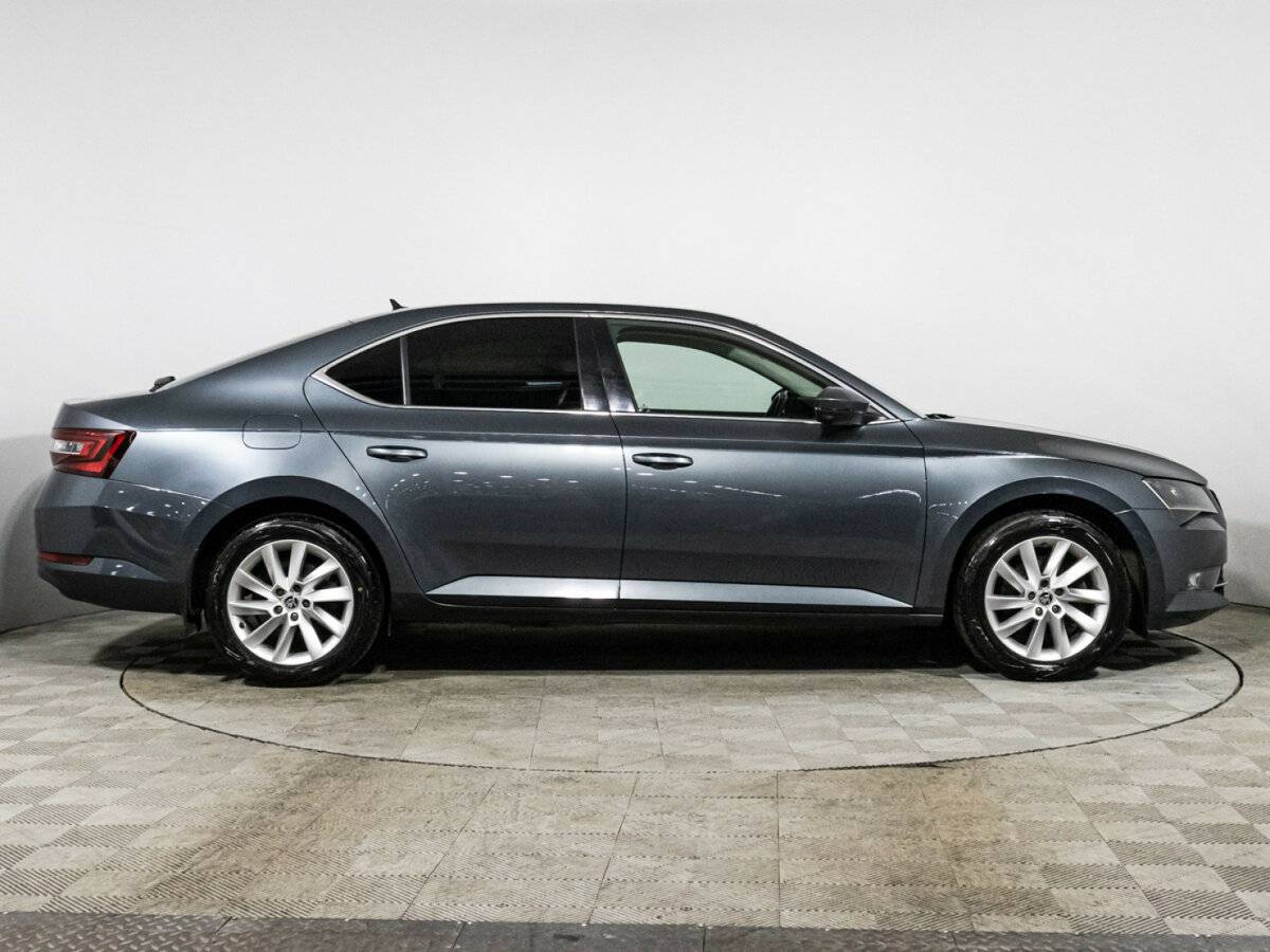 Skoda Superb 2018 года с пробегом. Фото: #3