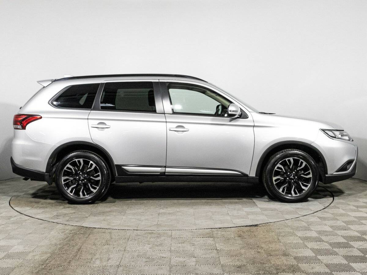 Mitsubishi Outlander 2022 года с пробегом. Фото: #3