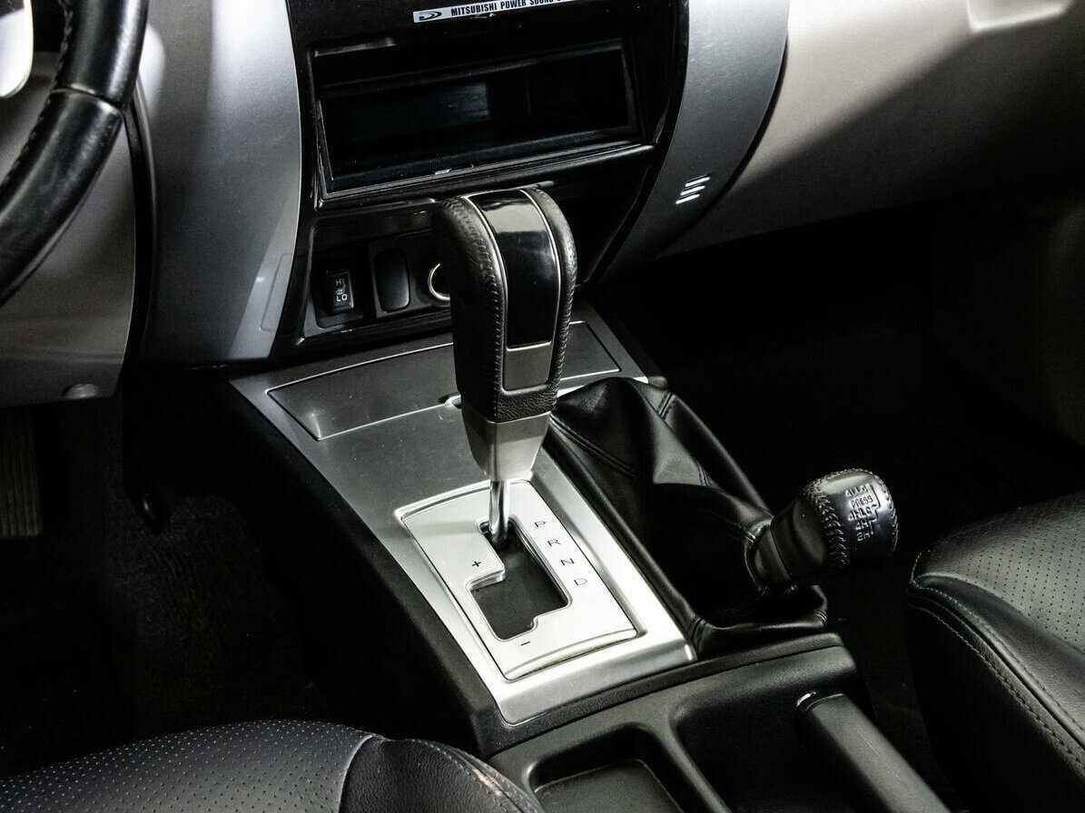 Mitsubishi Pajero Sport 2013 года с пробегом. Фото: #12