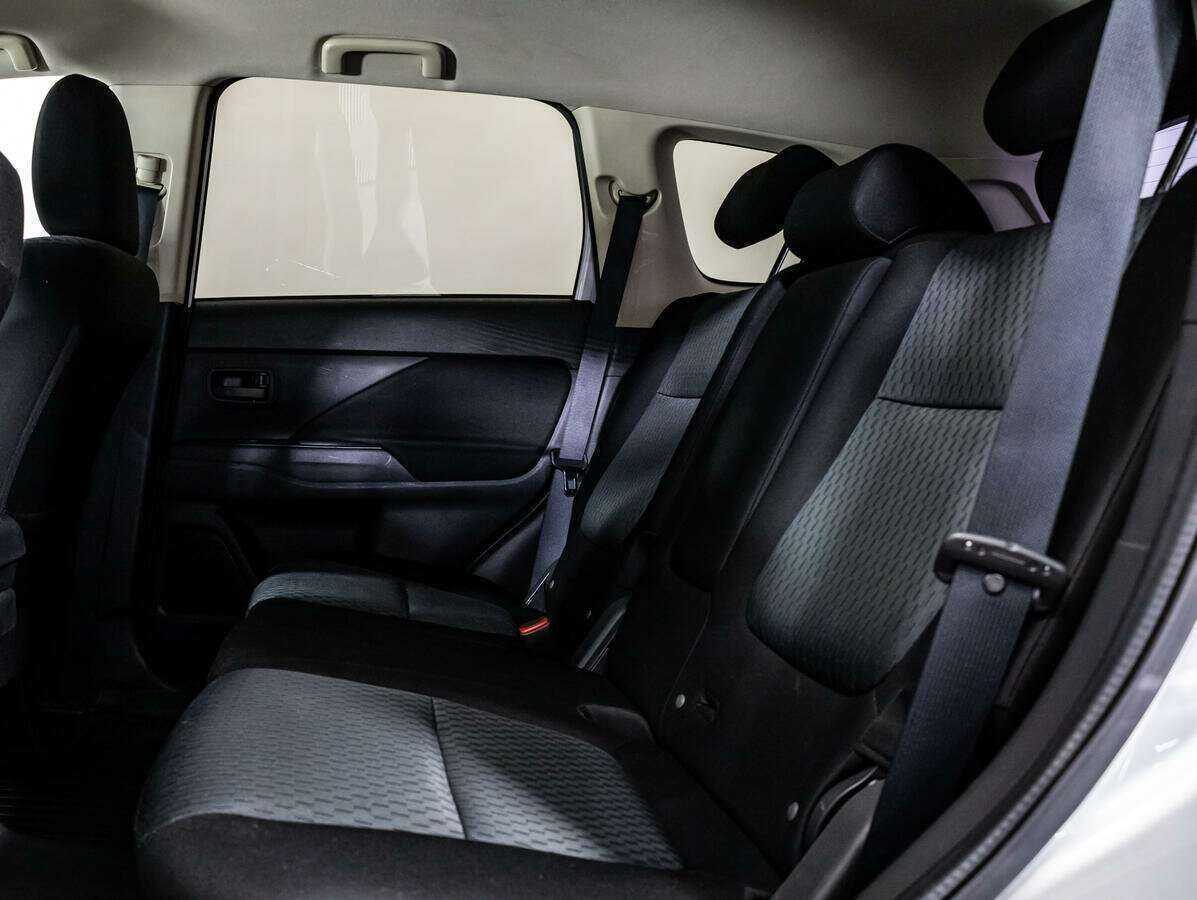 Mitsubishi Outlander 2015 года с пробегом. Фото: #9