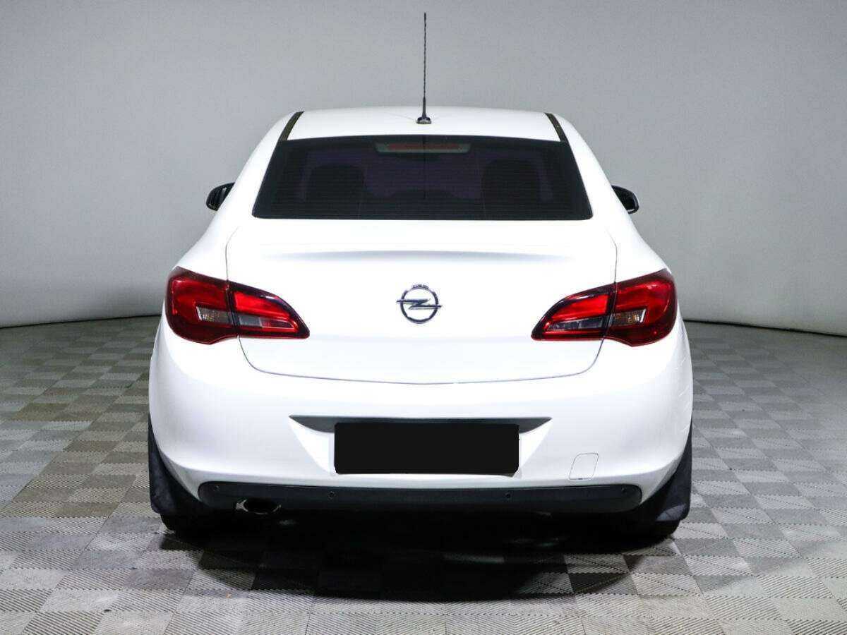 Opel Astra 2014 года с пробегом. Фото: #4