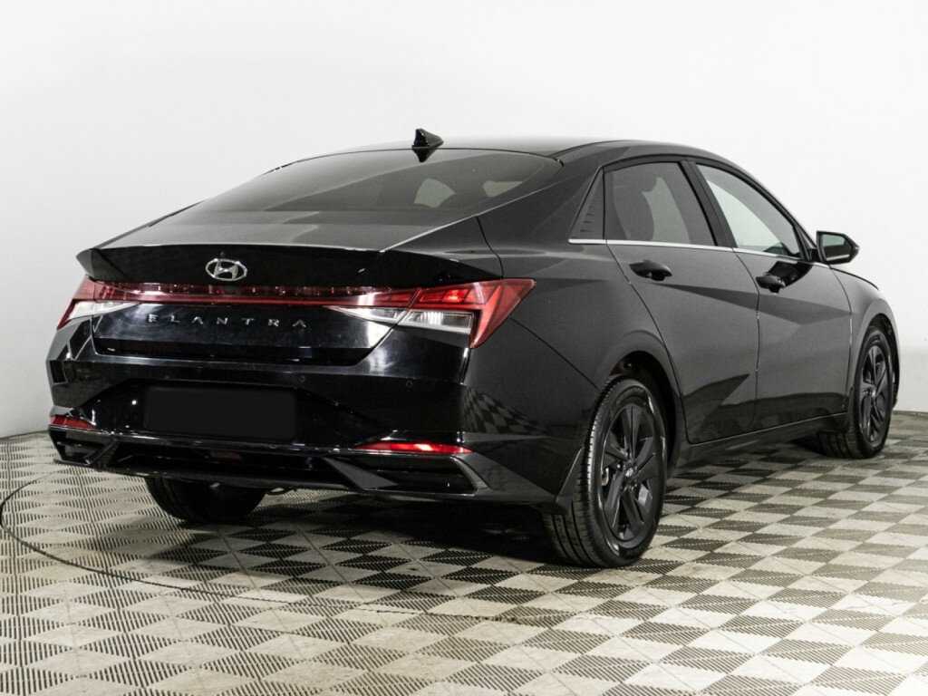 Hyundai Elantra 2021 года с пробегом. Фото: #4