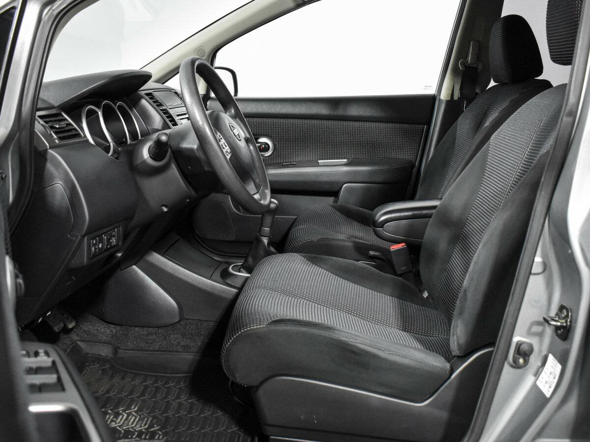 Nissan Tiida 2013 года с пробегом. Фото: #9