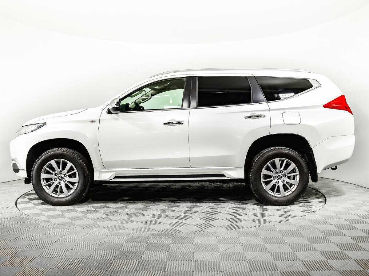 Mitsubishi Pajero Sport 2017 года с пробегом. Фото: #7