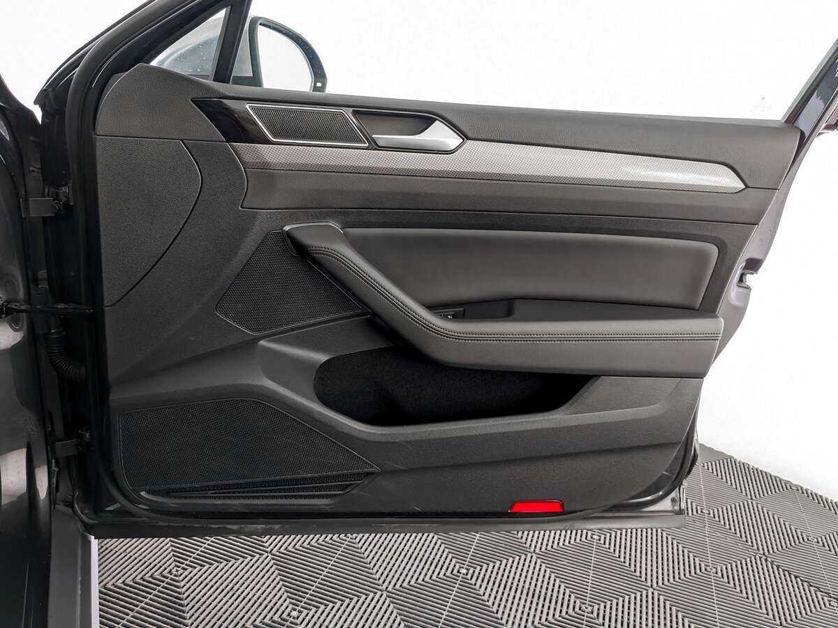 Volkswagen Passat 2018 года с пробегом. Фото: #25