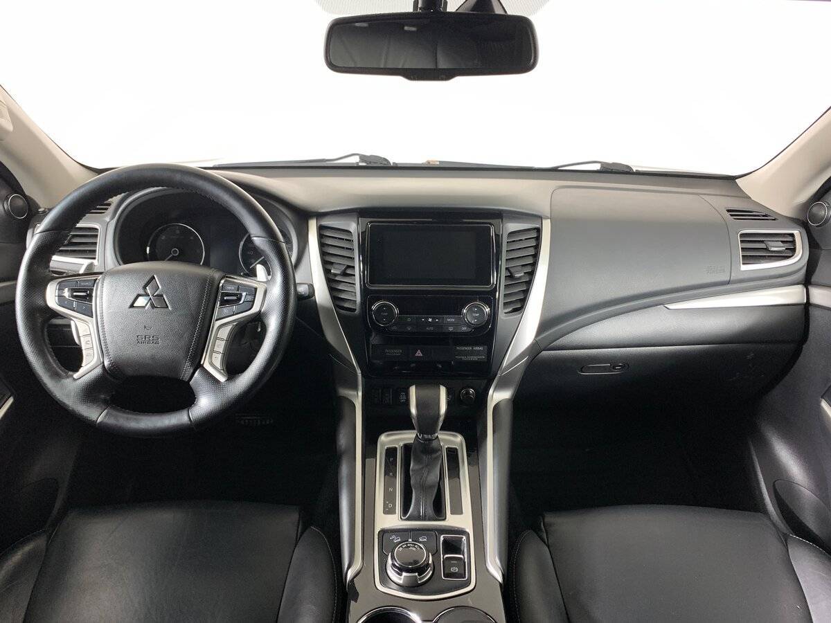 Mitsubishi Pajero Sport 2018 года с пробегом. Фото: #11
