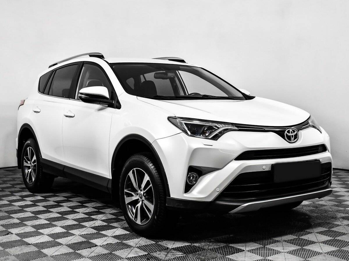 Toyota RAV4 2017 года с пробегом. Фото: #2