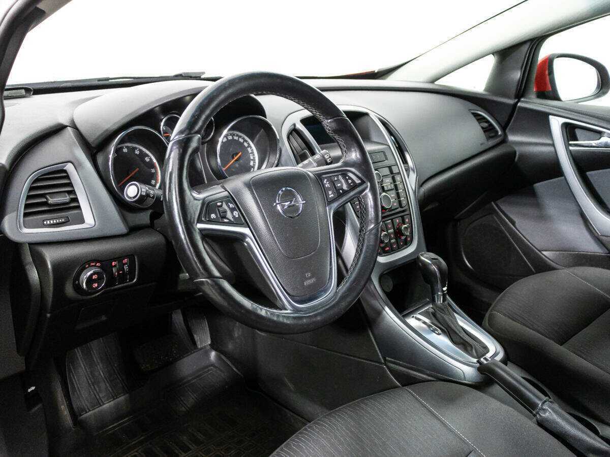Opel Astra 2013 года с пробегом. Фото: #10