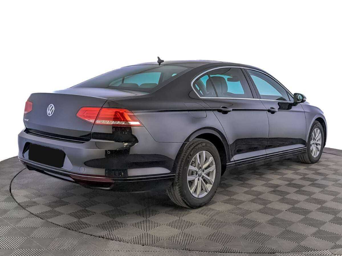 Volkswagen Passat 2018 года с пробегом. Фото: #4