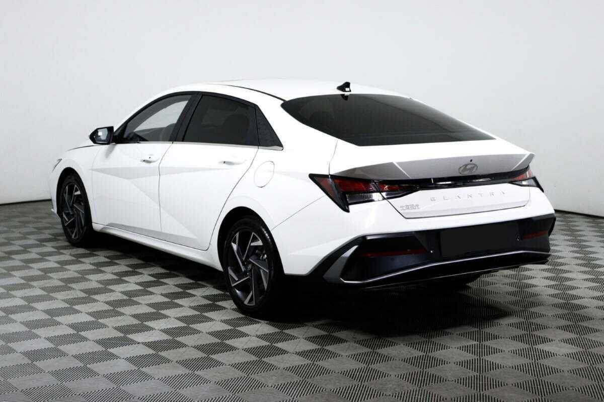 Hyundai Elantra 2023 года с пробегом. Фото: #6