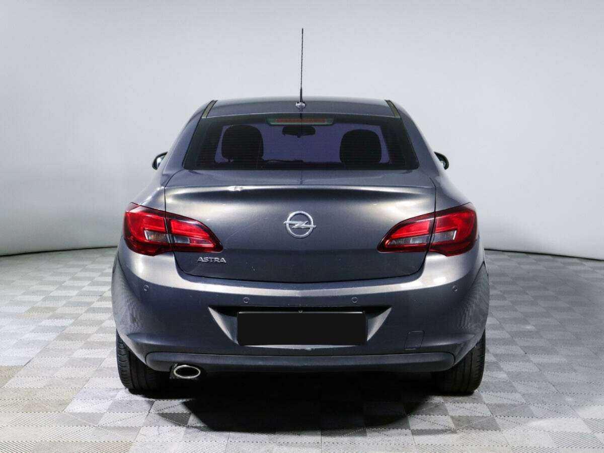 Opel Astra 2014 года с пробегом. Фото: #4