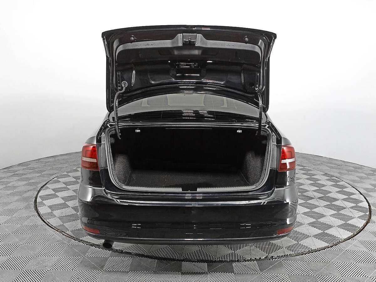 Volkswagen Jetta 2018 года с пробегом. Фото: #8