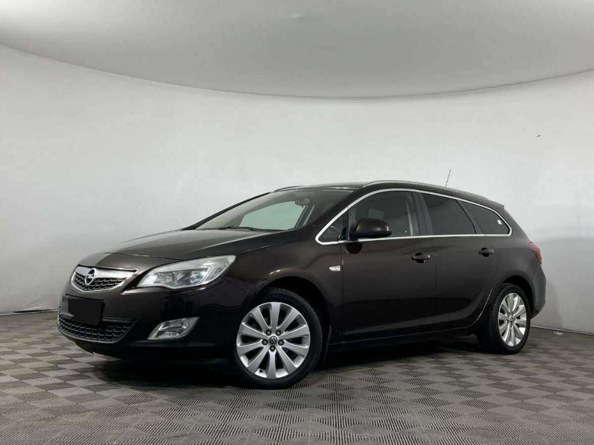 Opel Astra 2012 года с пробегом. Посмотреть фото