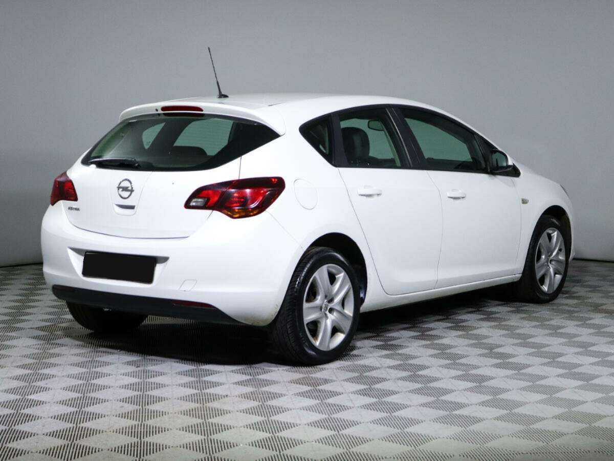 Opel Astra 2012 года с пробегом. Фото: #3